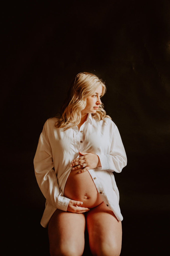 girl posing for her studio maternity photoshoot