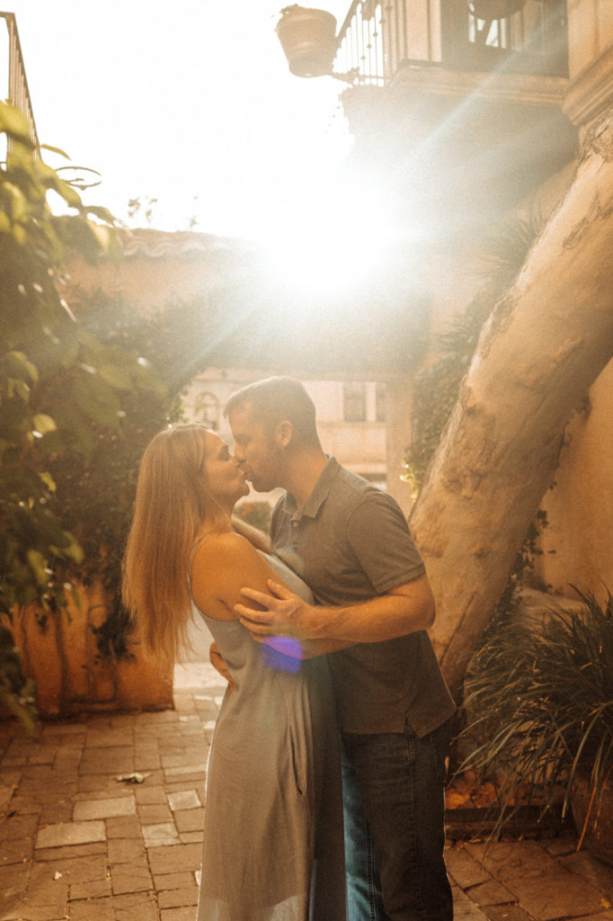 Couples engagement photos at Tlaquepaque in Sedona Arizona