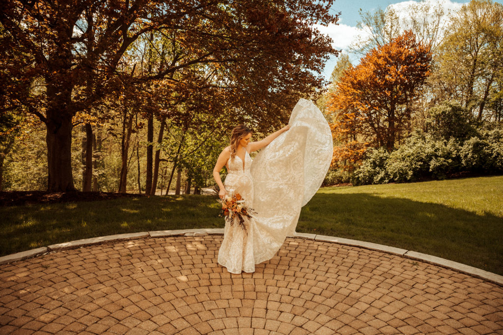 Bride and groom portraits by Sweet Caroline Photography - Indianapolis wedding photographer
